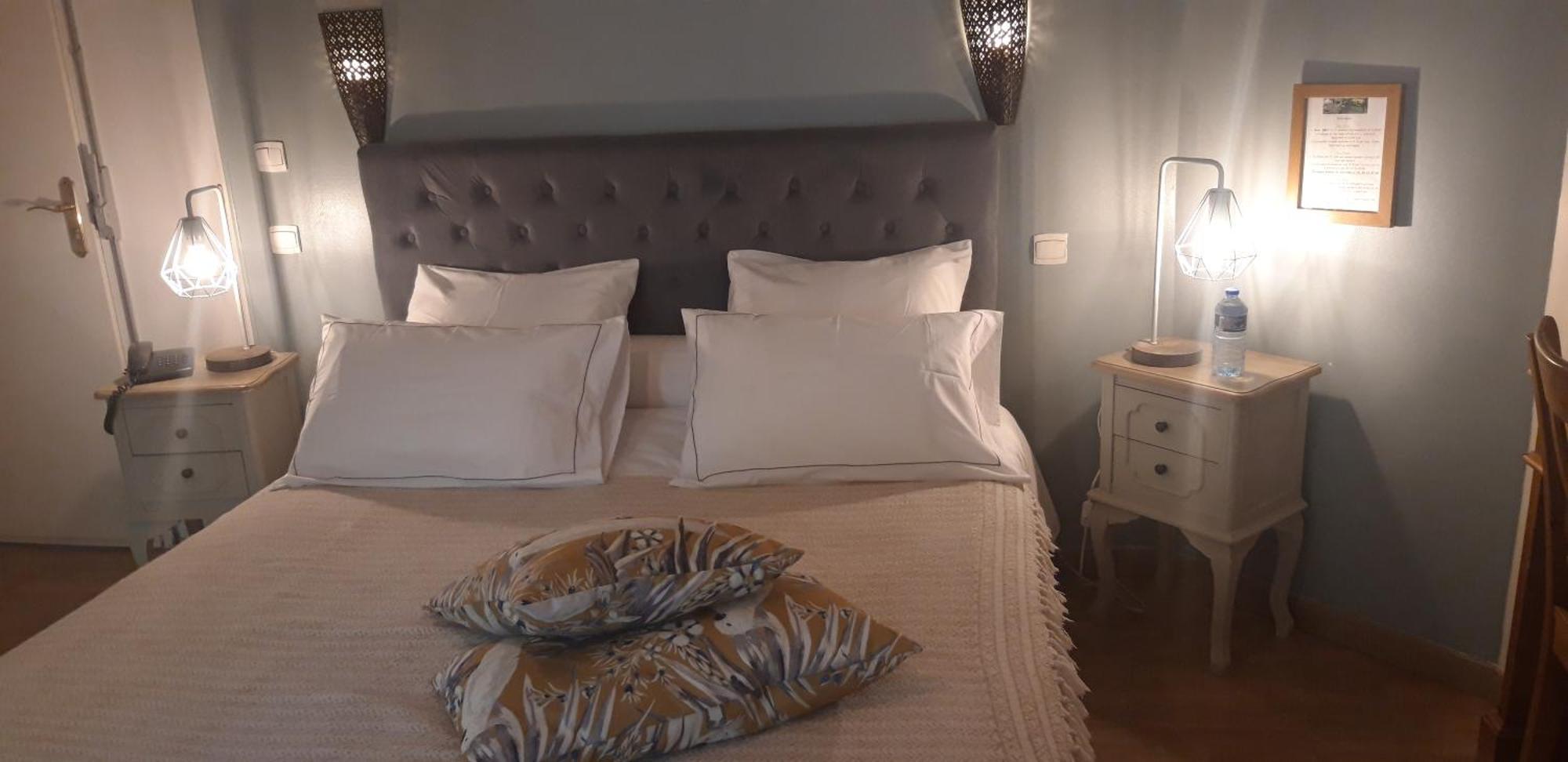 Logis Hotel De La Chapelle Milon-la-Chapelle Kültér fotó