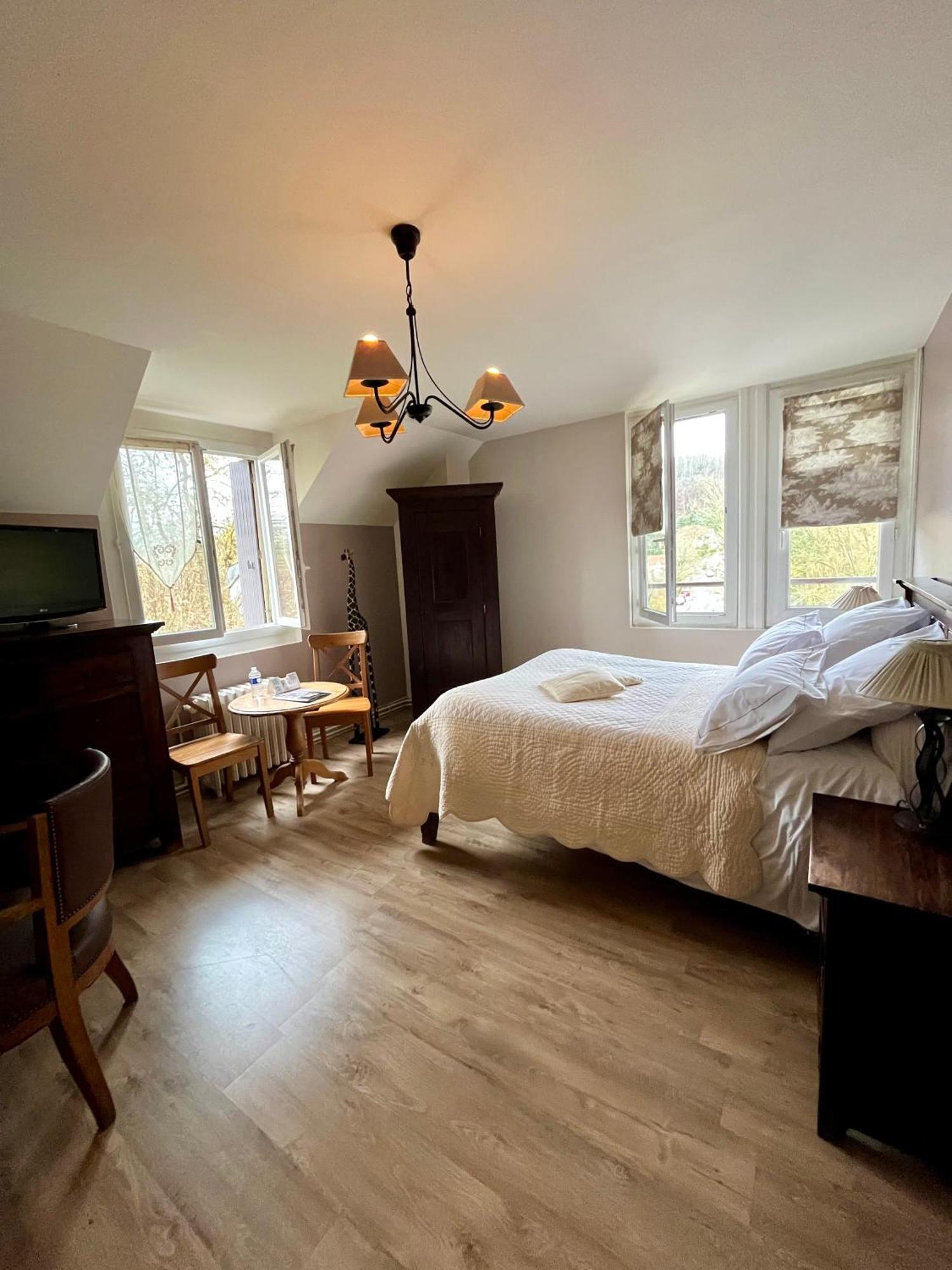 Logis Hotel De La Chapelle Milon-la-Chapelle Kültér fotó