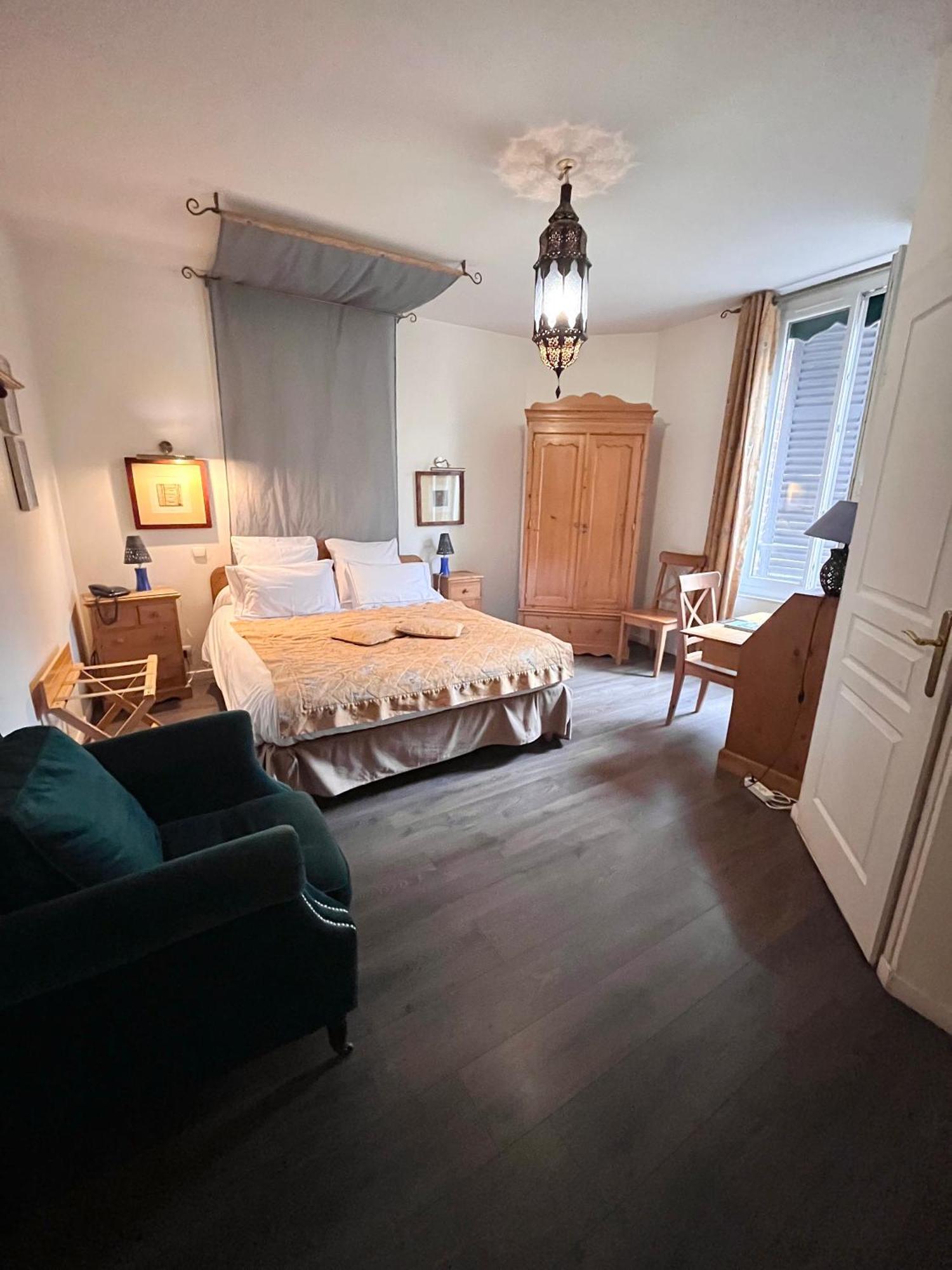 Logis Hotel De La Chapelle Milon-la-Chapelle Kültér fotó