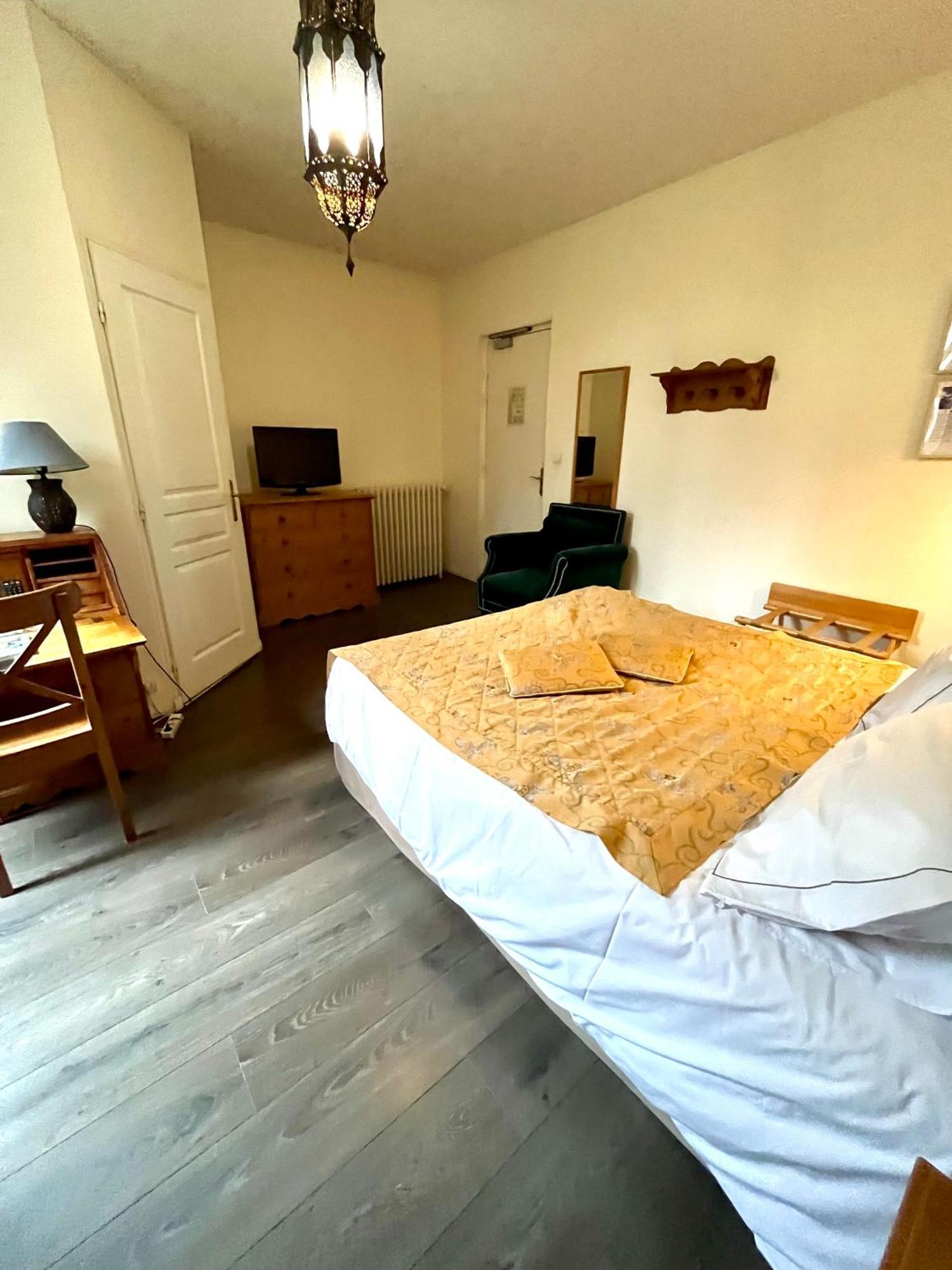 Logis Hotel De La Chapelle Milon-la-Chapelle Kültér fotó